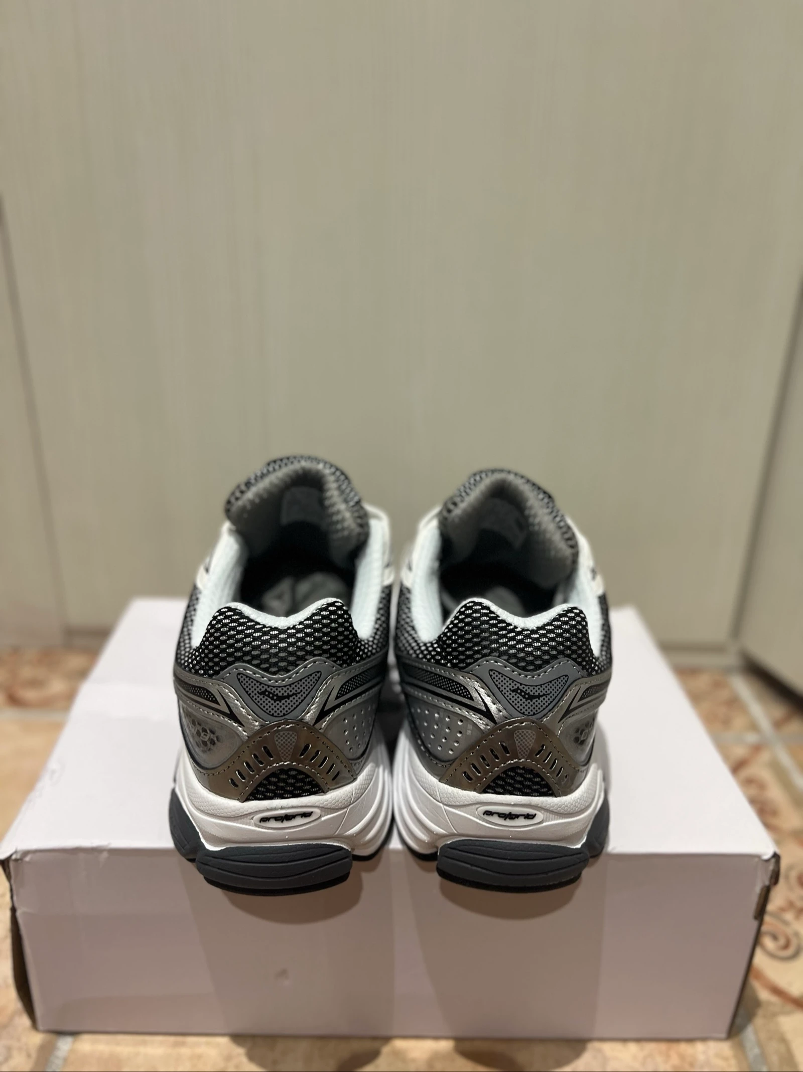 Saucony ProGrid Omni 9 – photo 7